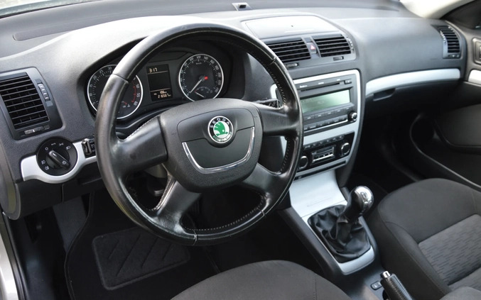Skoda Octavia cena 18900 przebieg: 216000, rok produkcji 2009 z Nekla małe 326